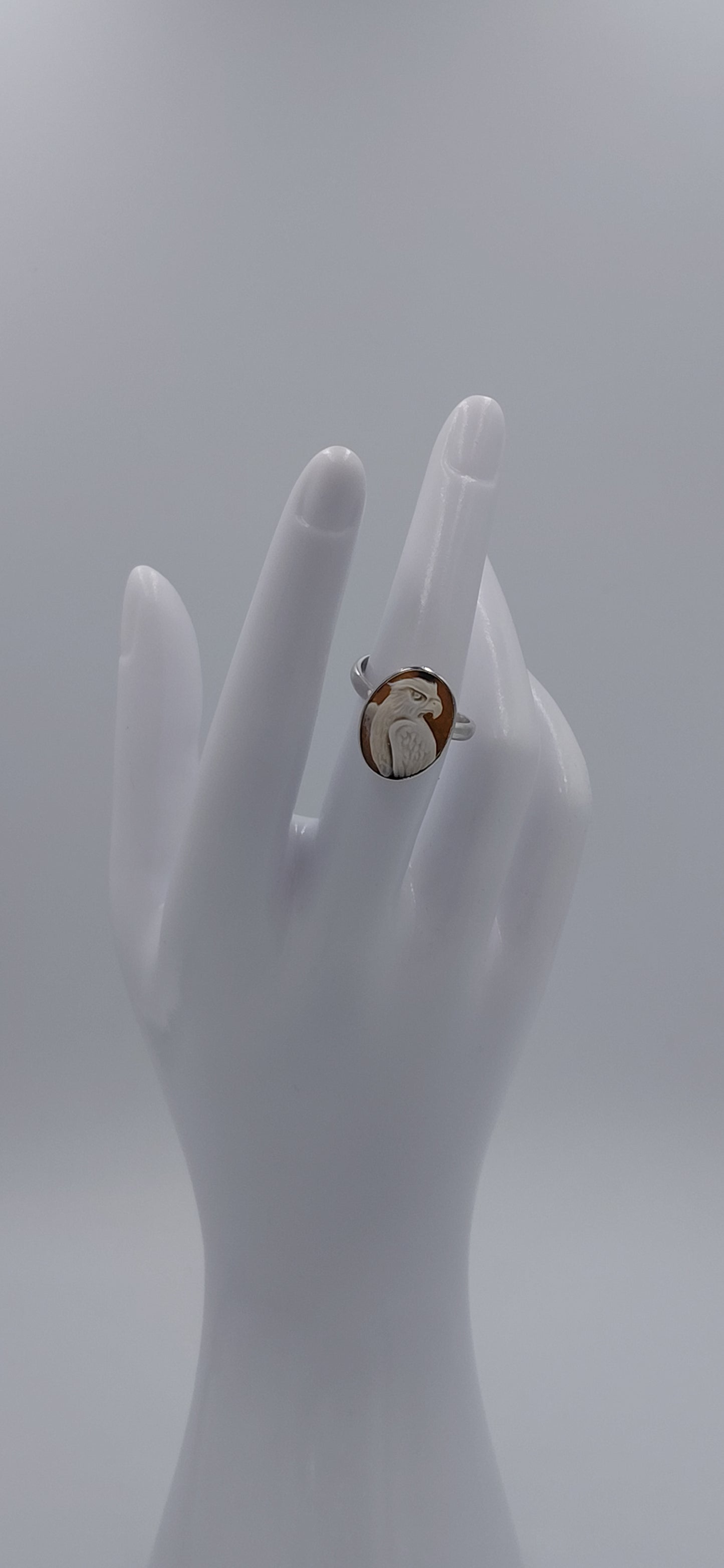 ANELLO " FALCO " IN ARGENTO CON CAMMEO OVALE