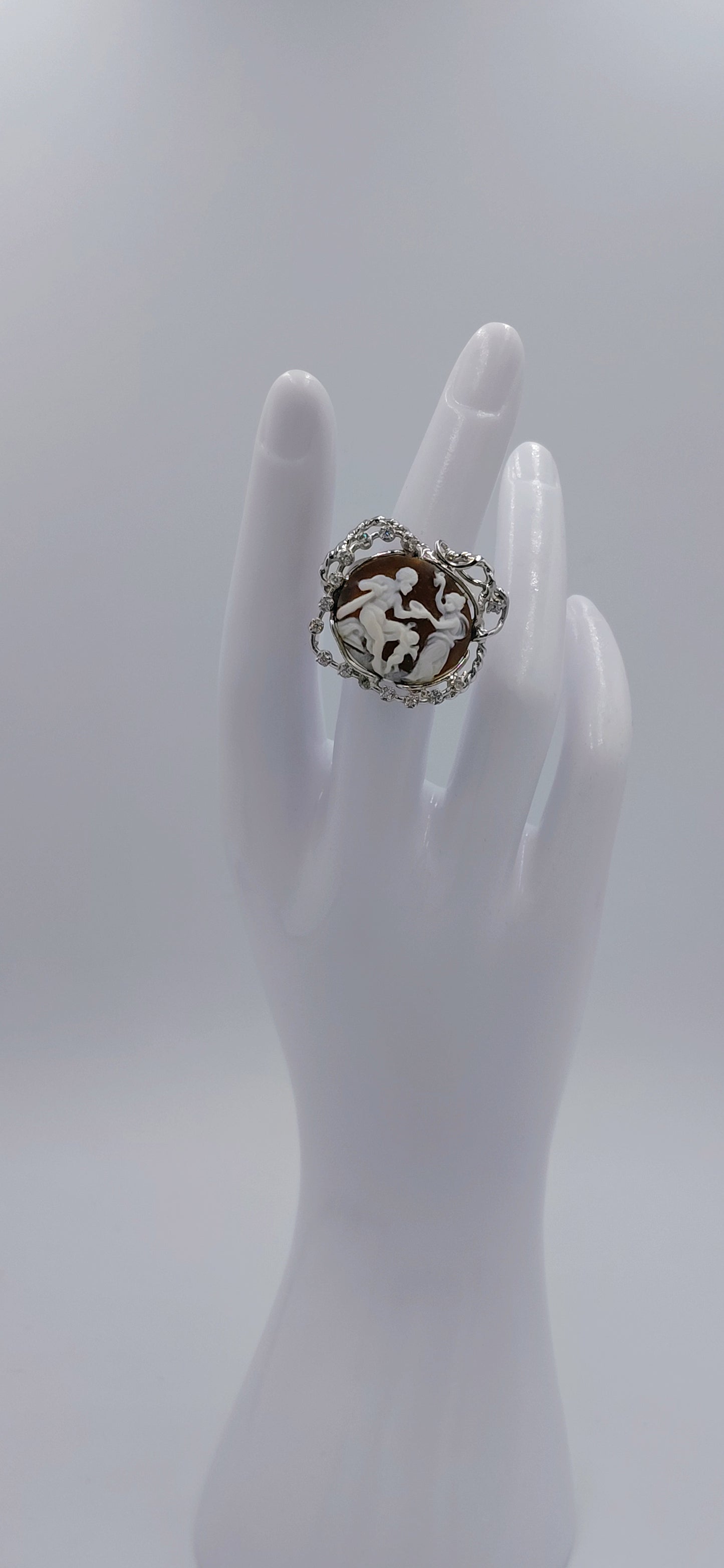 ANELLO CON CAMMEO"IL RIPOSO DI ERCOLE" IN ARGENTO925 con zirconi