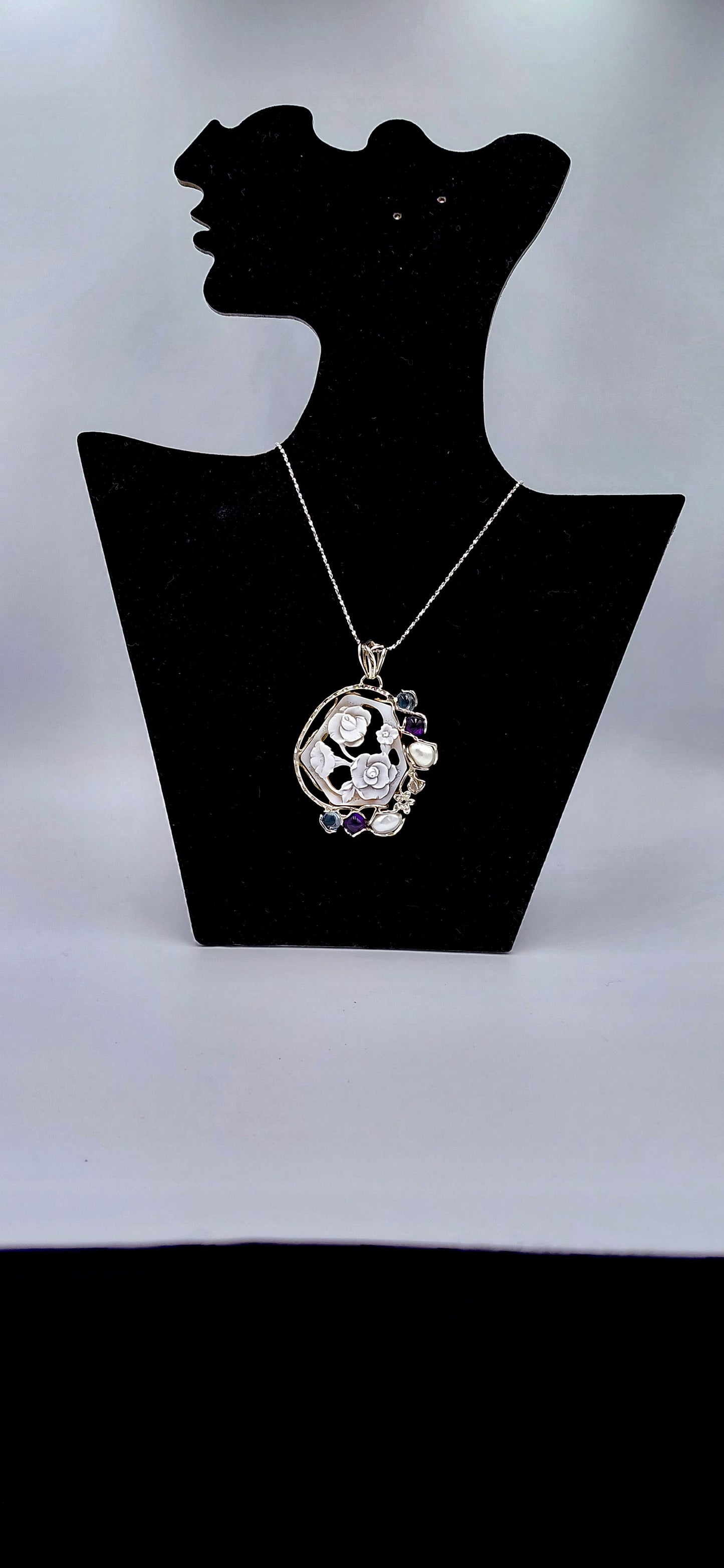 CIONDOLO CAMMEO "FIORI " CON PERLE BAROCCO E PIETRE IDROTERMALI IN ARGENTO 925
