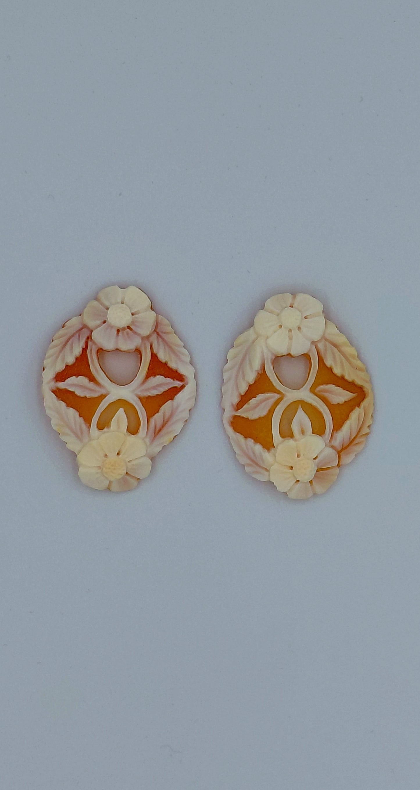 CAMMEO " ORECCHINI SIMBOLO TRAFORATI " COCHIGLIA CORNEOLA