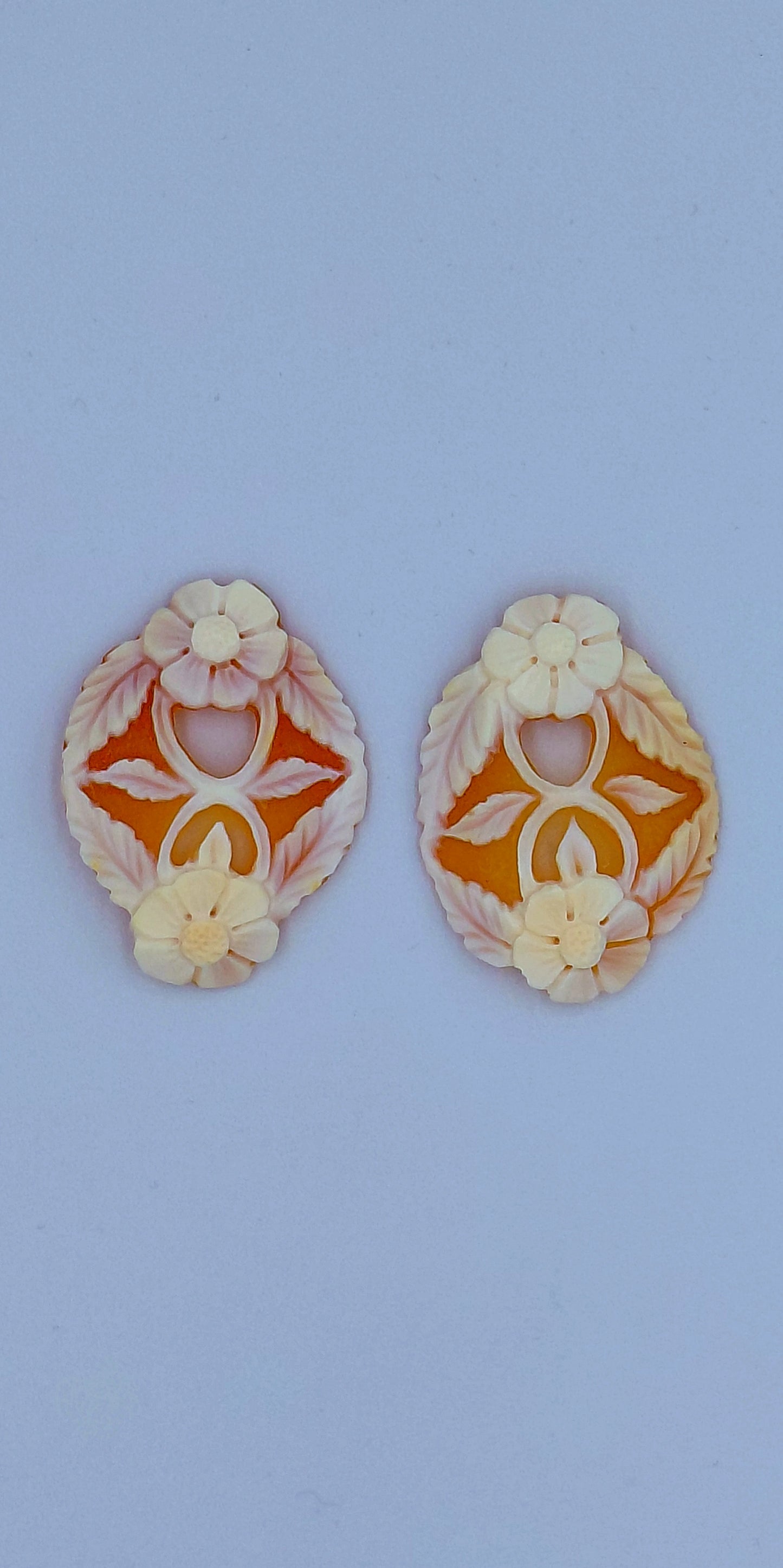 CAMMEO " ORECCHINI SIMBOLO TRAFORATI " COCHIGLIA CORNEOLA