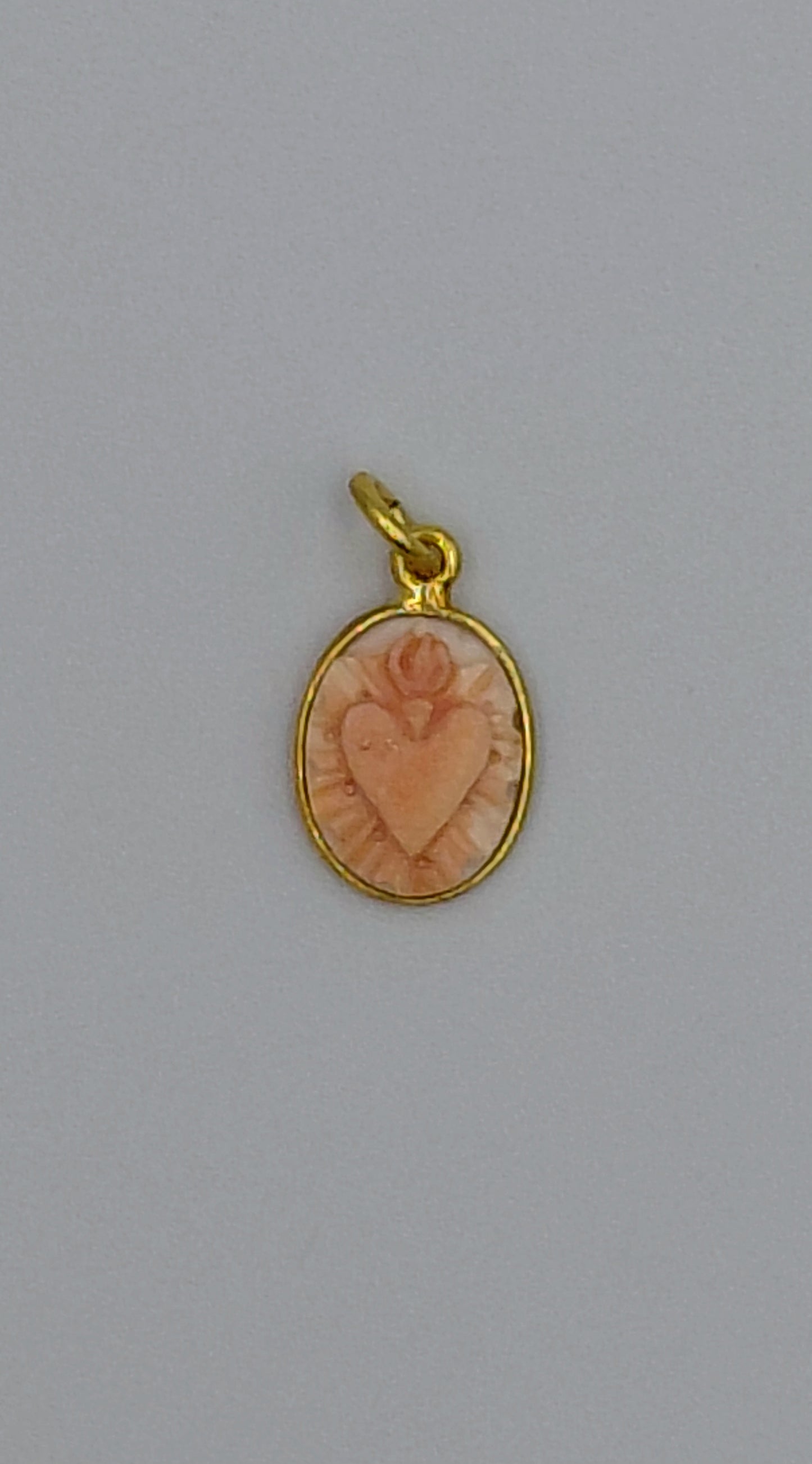 CIONDOLO CAMMEO "CUORE SACRO ROSA " 13MM IN ARGENTO DORATO