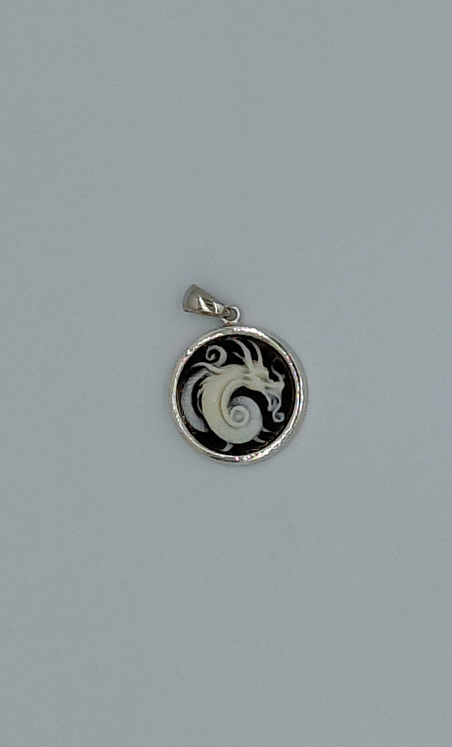 CAMMEO CONCHIGLIA SARDONICA "DRAGO " IN ARGENTO 925