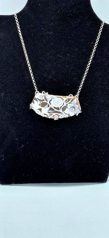 collier fiori ucelli -cammeo conchiglia sardonica montato in argento 925