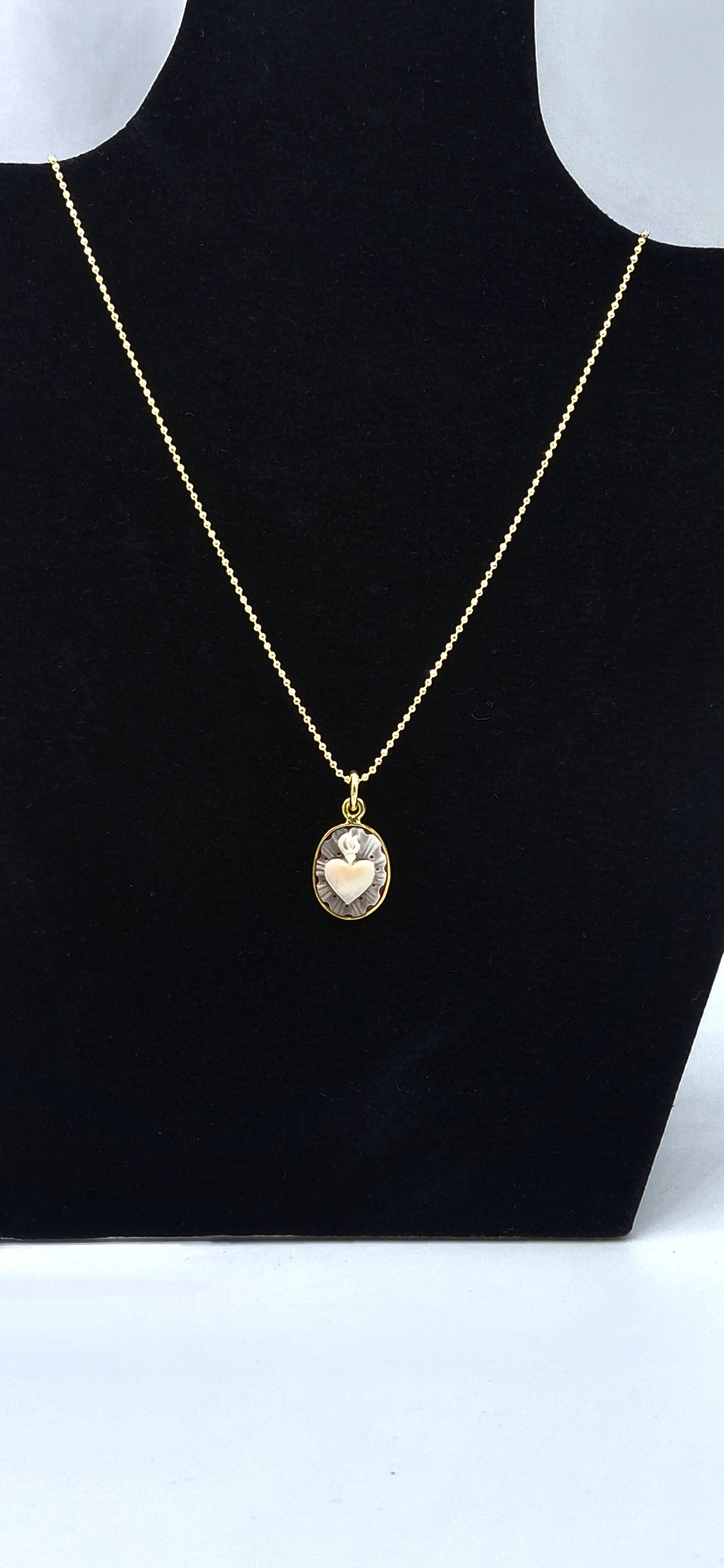 CIONDOLO CAMMEO "CUORE SACRO " 13 mm IN ARGENTO 925 DORATO
