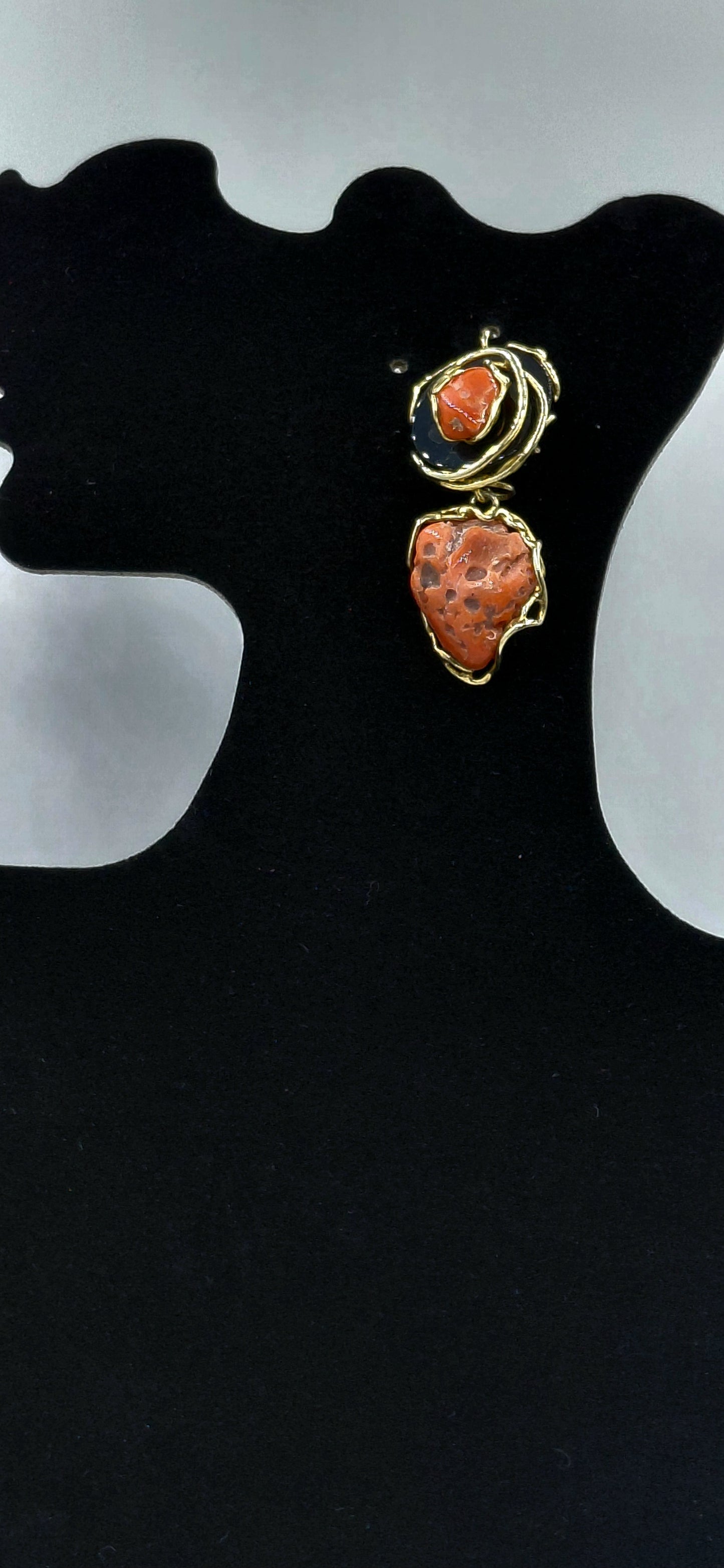 Orecchini radice corallo con pietra onice