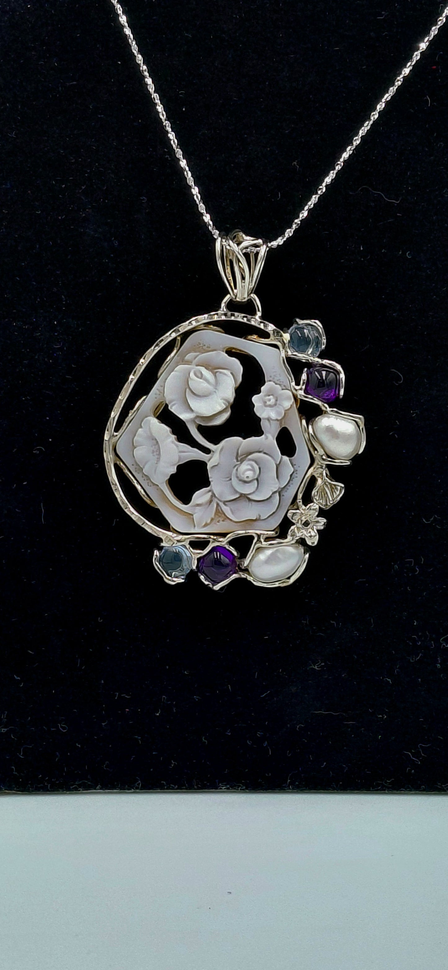 CIONDOLO CAMMEO "FIORI " CON PERLE BAROCCO E PIETRE IDROTERMALI IN ARGENTO 925