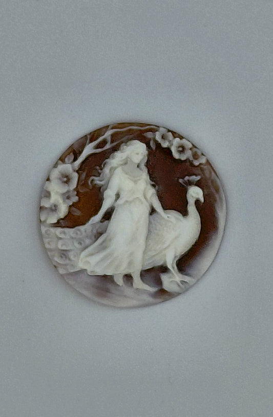 CAMMEO " DONNA CON PAVONE "