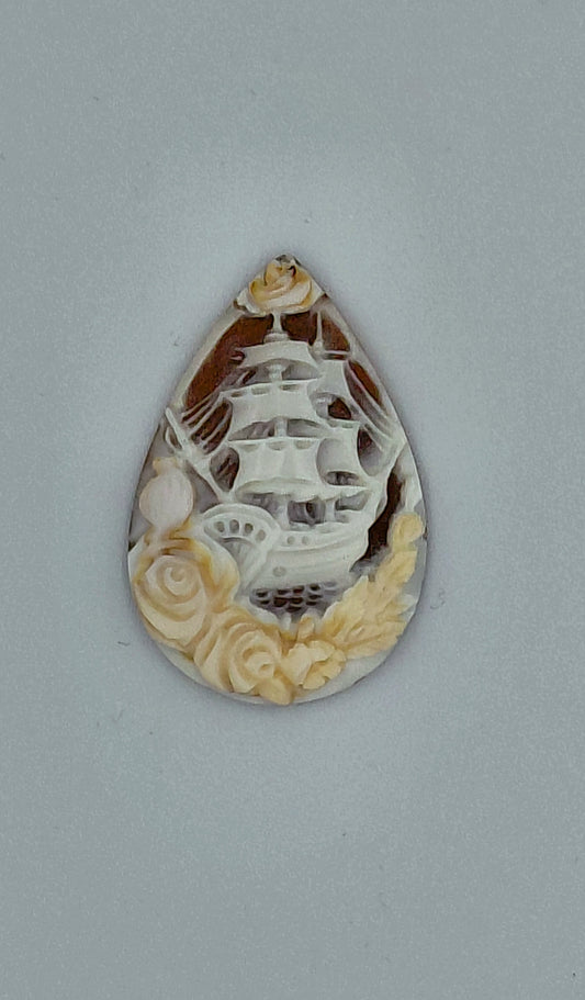 CAMMEO " VELIERO CON FIORI " CONCHIGLIA SARDONICA