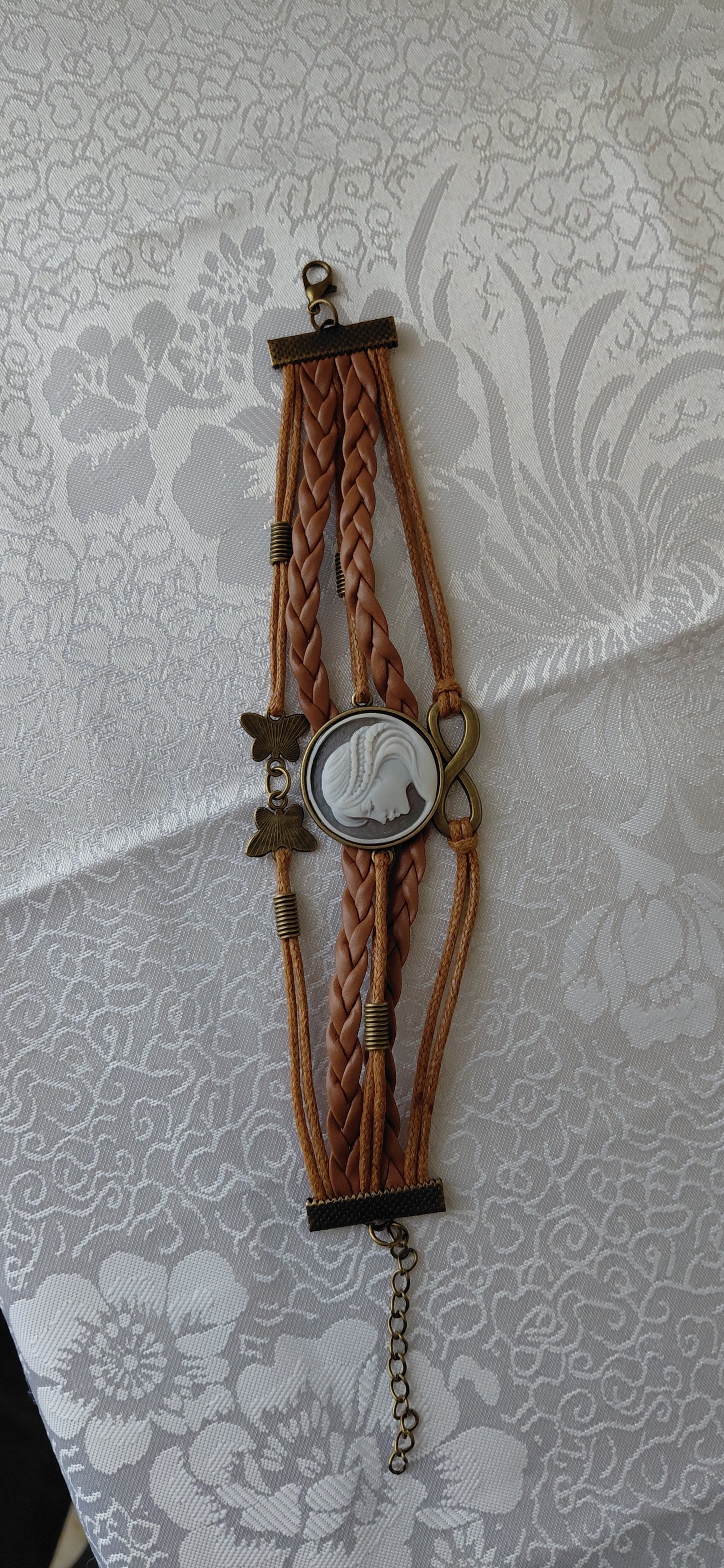 Braccialle in pelle sintetica con cammeo profilo donna 26 mm incastonato in metallo color bronzo
