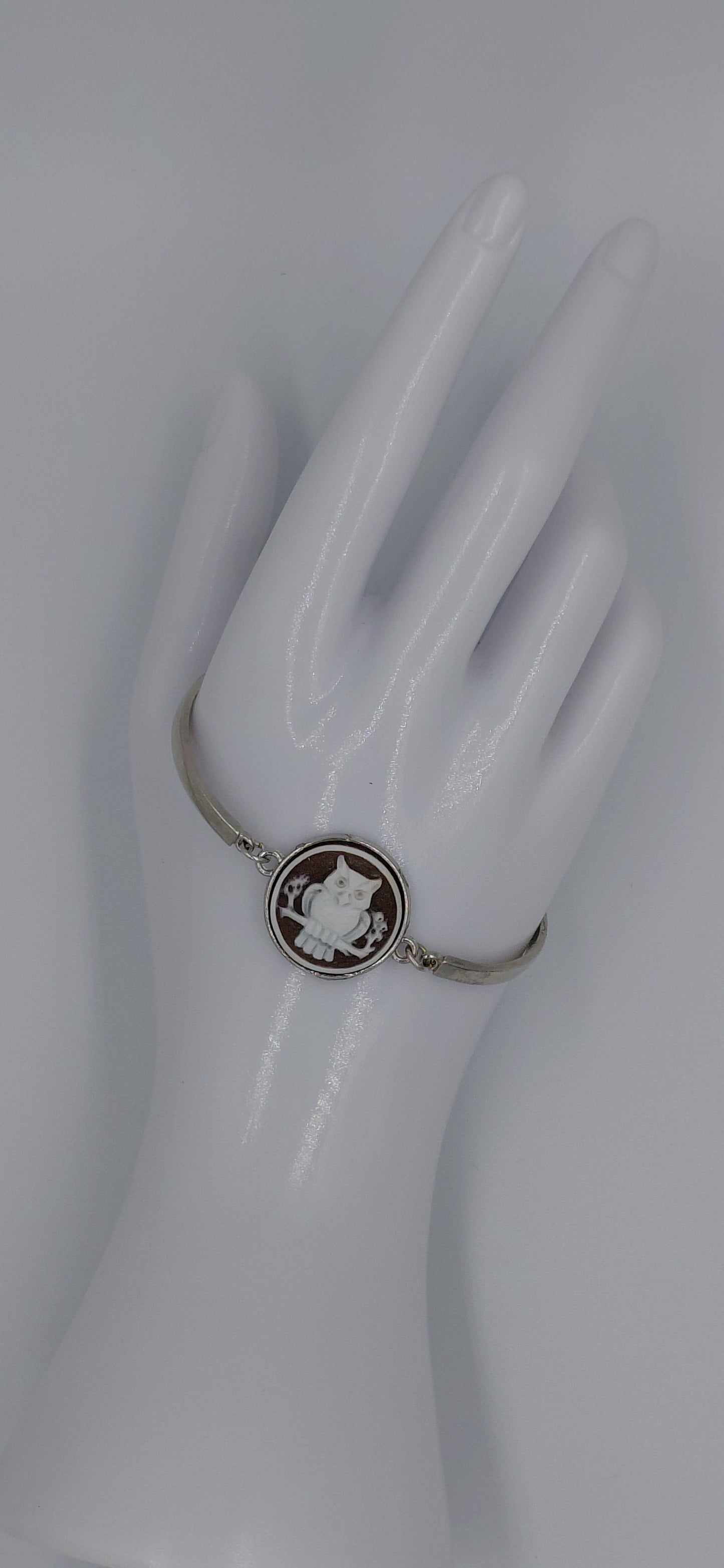 Bracciale metallo con cammeo Guffo 20 mm , circonferenza del bracciale 16 cm + 5cm