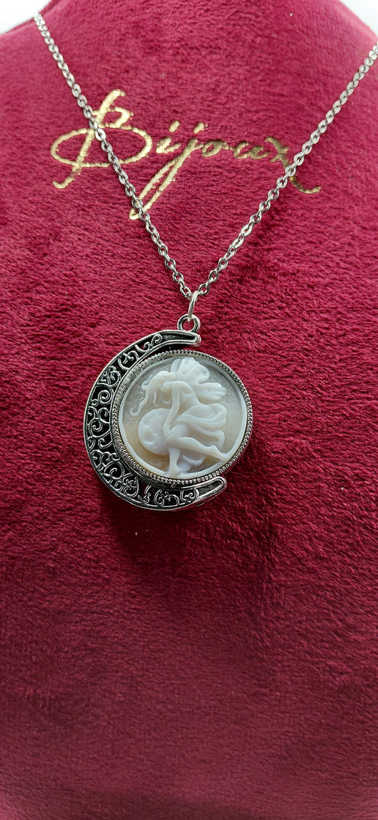 Cammeo conchiglia sardonica Fatina con Luna incastonato in metallo