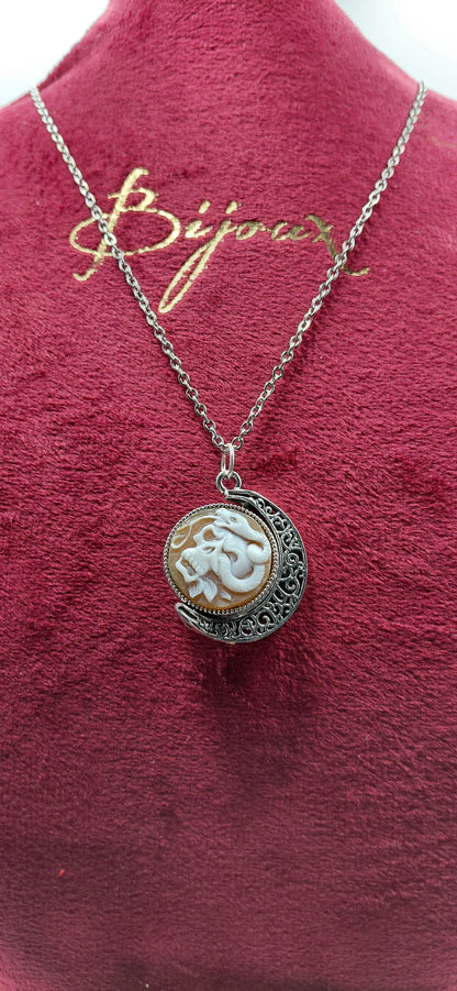 teschio serpente tondo conchiglia sardonica misura 17,9mm incastonato in metallo