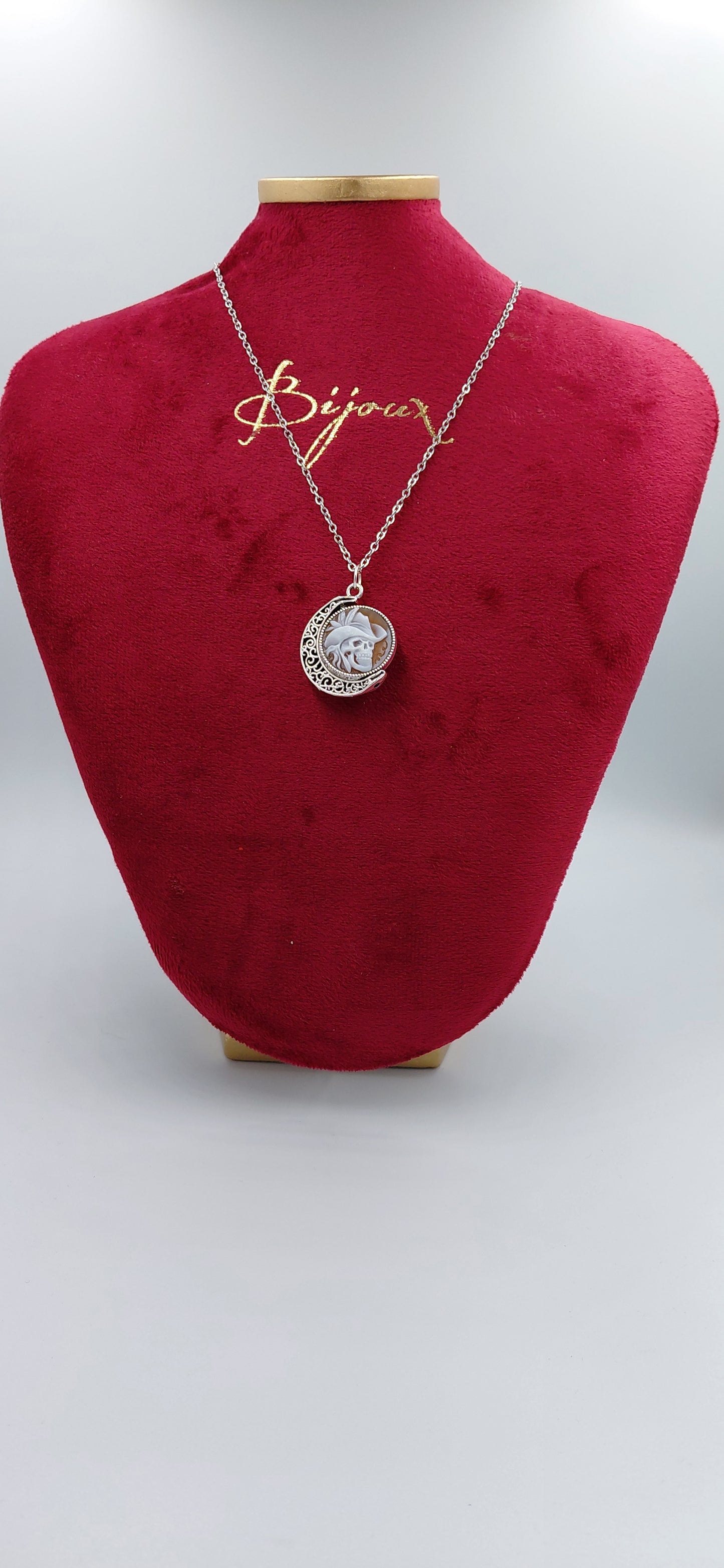 cammeo teschio cowboy conchiglia sardonica misura 18mm incastonata in metallo