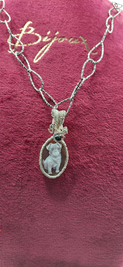 Cammeo "cane jack russel "in conchiglia sardonica incastonato in metallo con tecnica a filo wire