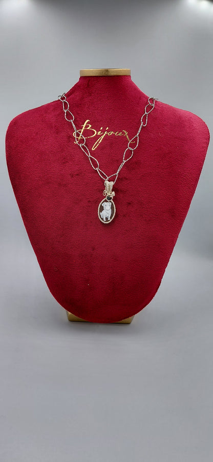 Cammeo "cane jack russel "in conchiglia sardonica incastonato in metallo con tecnica a filo wire