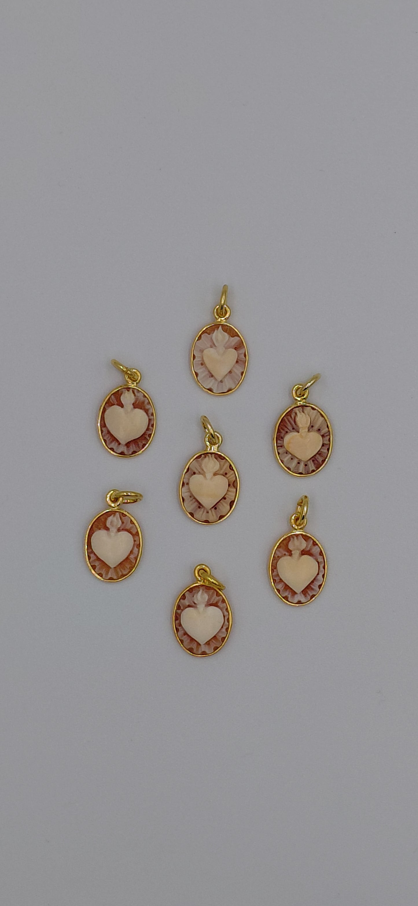 CIONDOLO CAMMEO "CUORE SACRO " 13 mm IN ARGENTO 925 DORATO